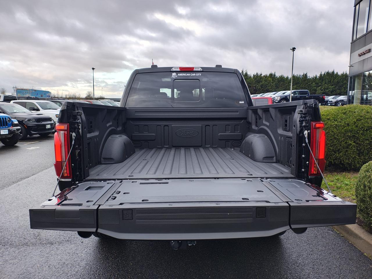 FORD F150 Supercrew LARIAT Black Package V8 5.0L