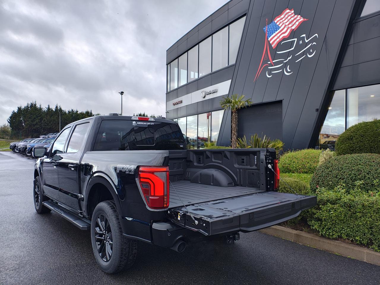 FORD F150 Supercrew LARIAT Black Package V8 5.0L