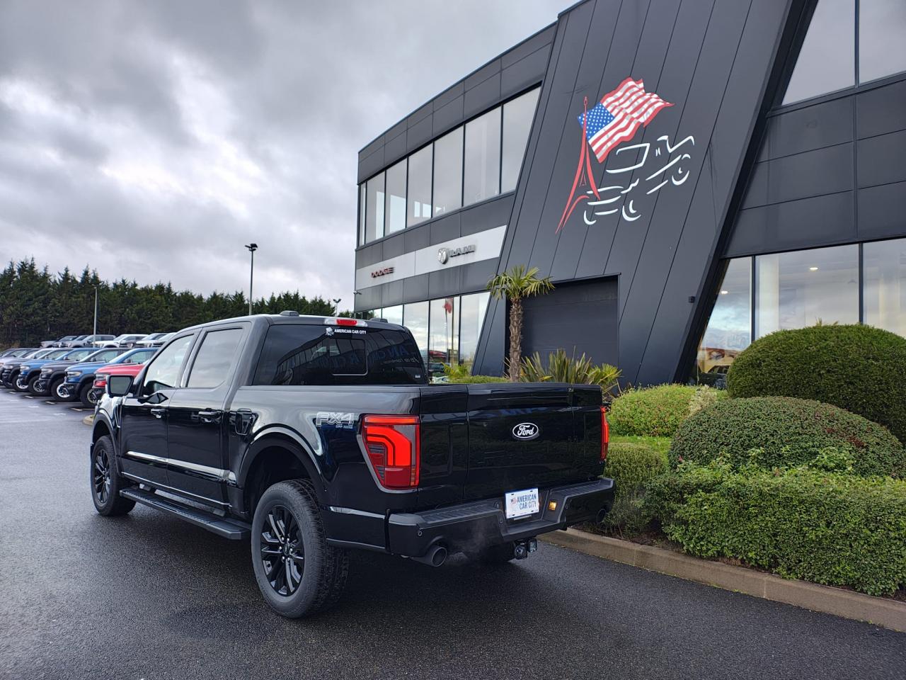 FORD F150 Supercrew LARIAT Black Package V8 5.0L