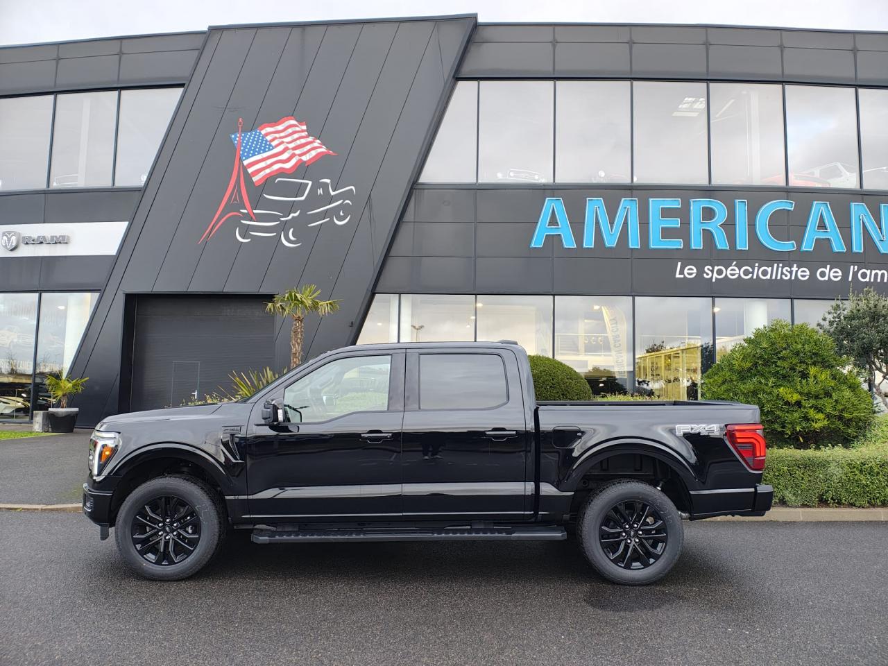 FORD F150 Supercrew LARIAT Black Package V8 5.0L