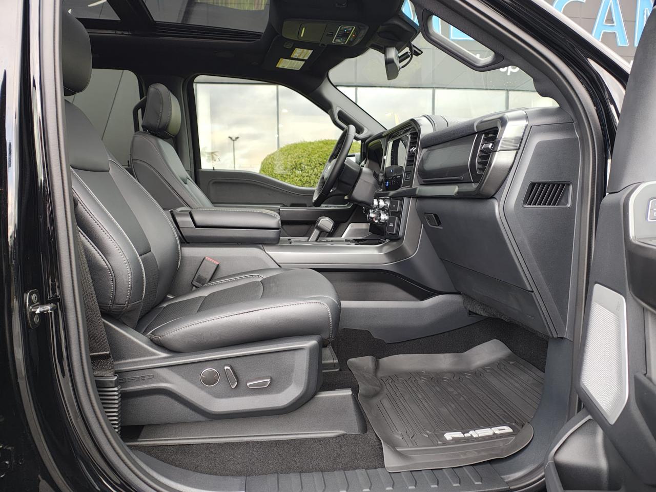 FORD F150 Supercrew LARIAT Black Package V8 5.0L
