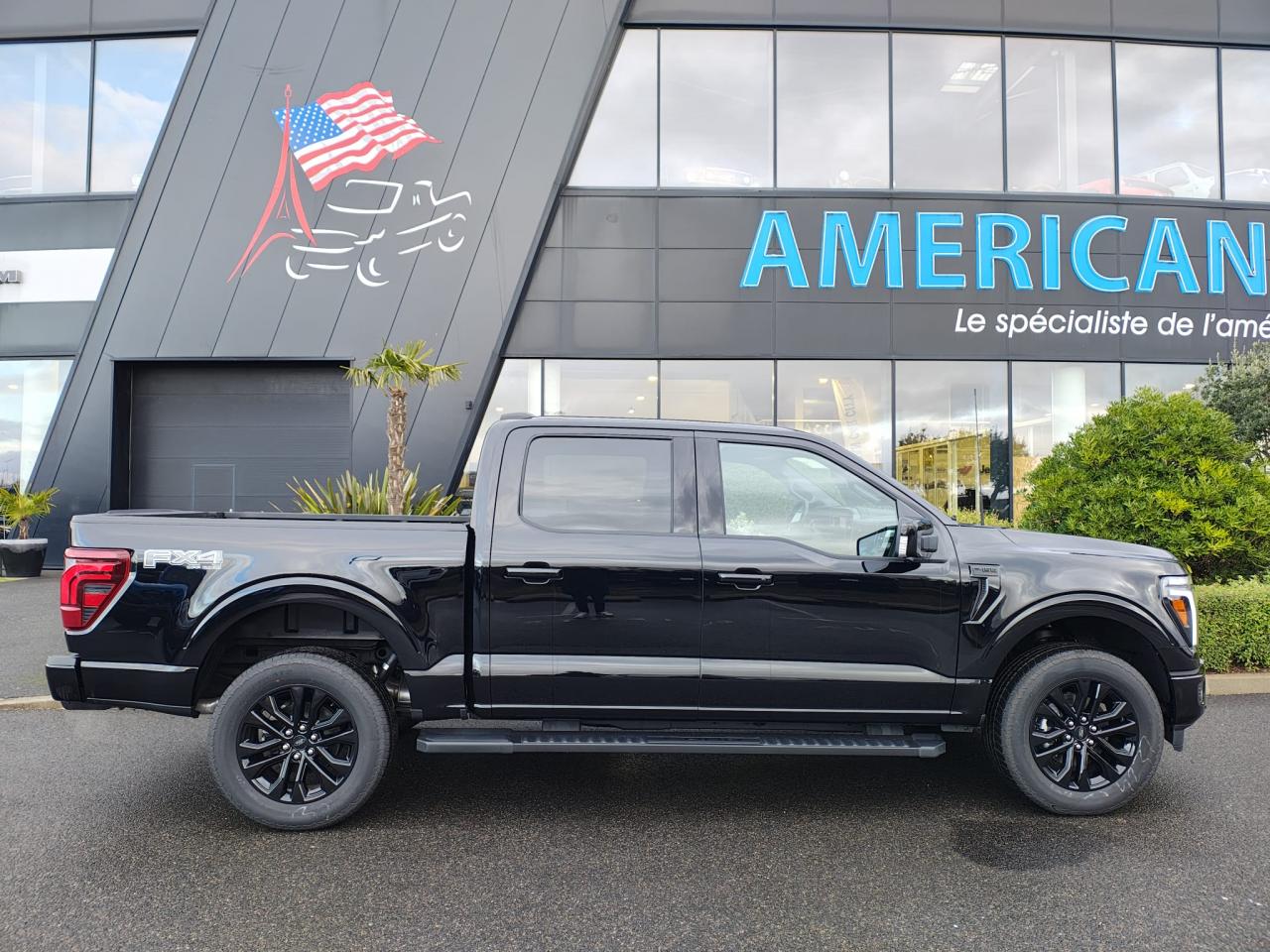 FORD F150 Supercrew LARIAT Black Package V8 5.0L
