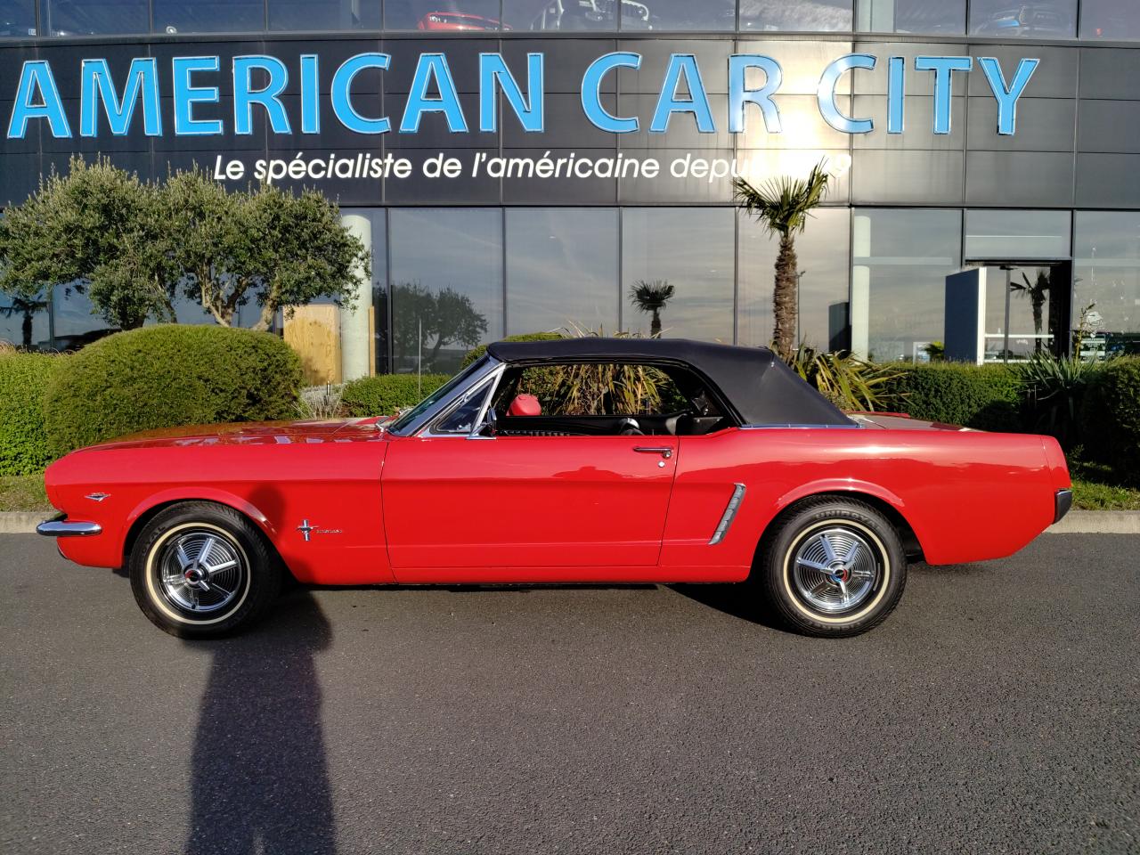 FORD MUSTANG Cabriolet 64 1/2 UNE DES TOUTES PREMIERES FABRIQUEES