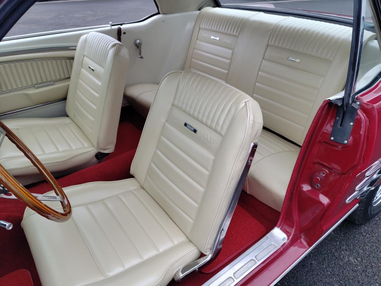 FORD MUSTANG COUPE code C intérieur Pony