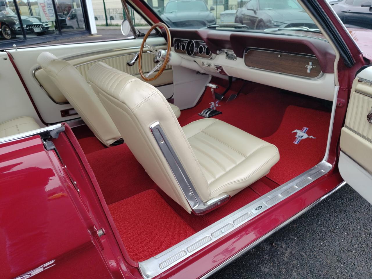 FORD MUSTANG COUPE code C intérieur Pony