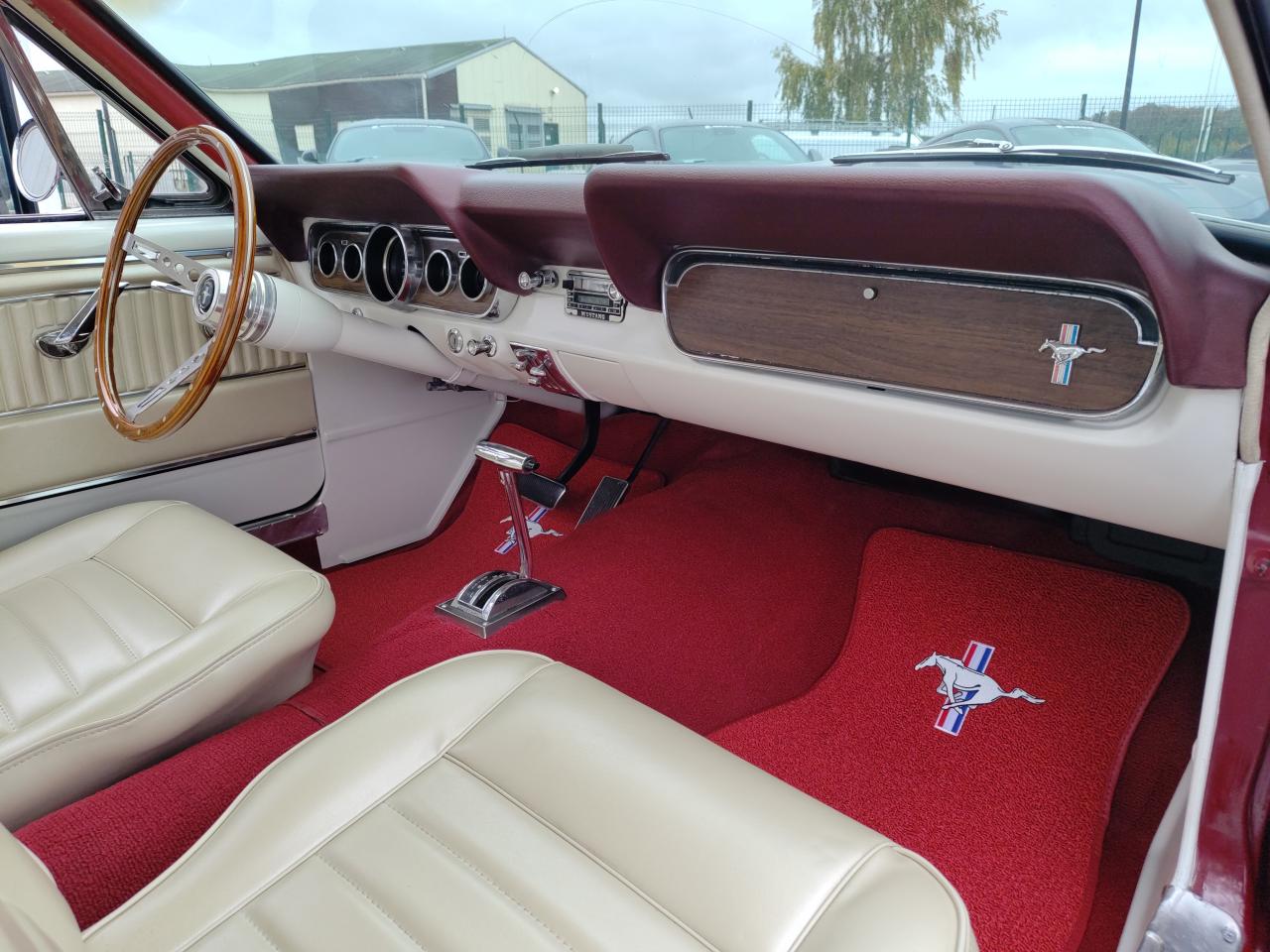 FORD MUSTANG COUPE code C intérieur Pony