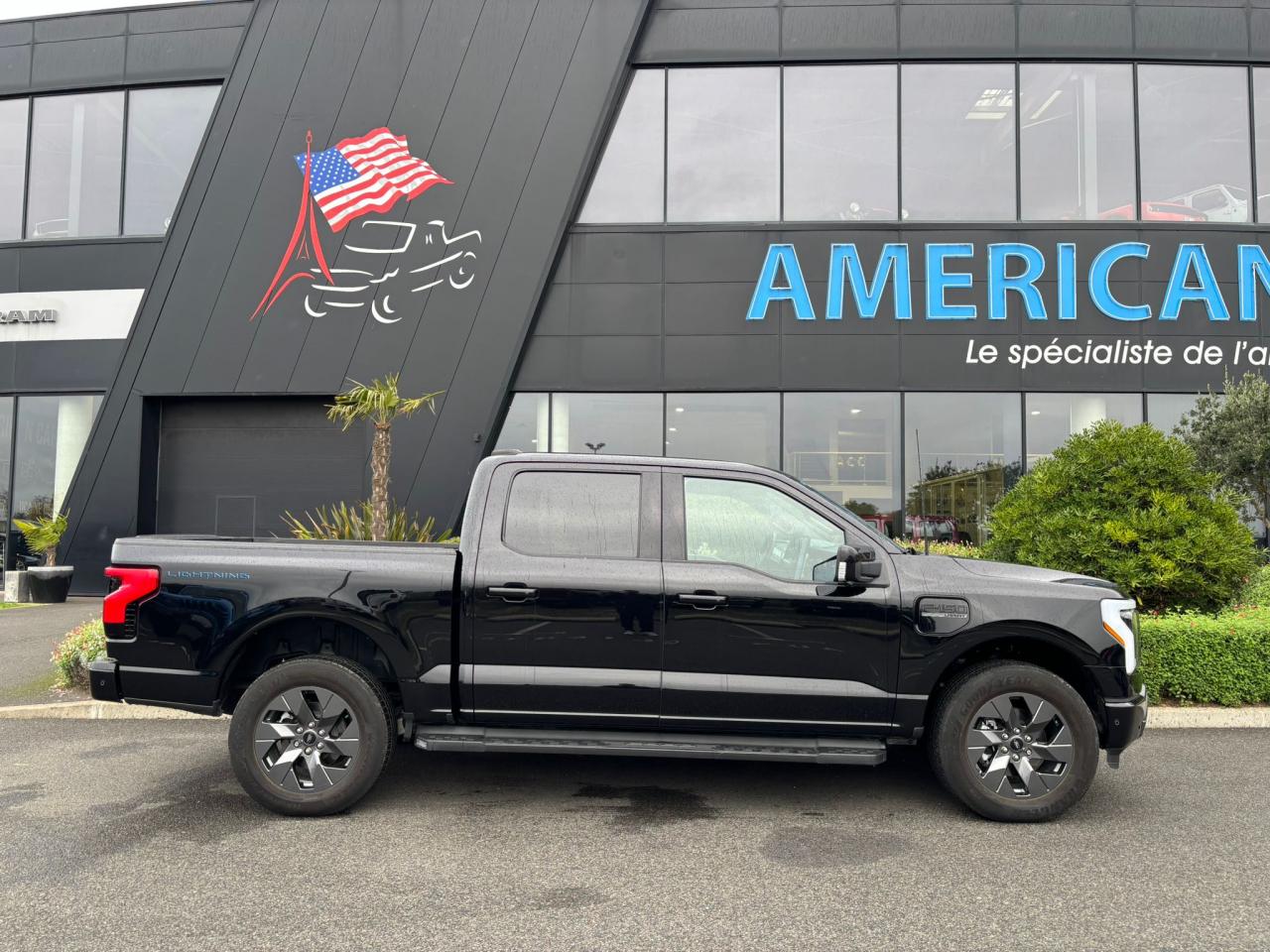 FORD F150 Lightning Lariat Extended-Range