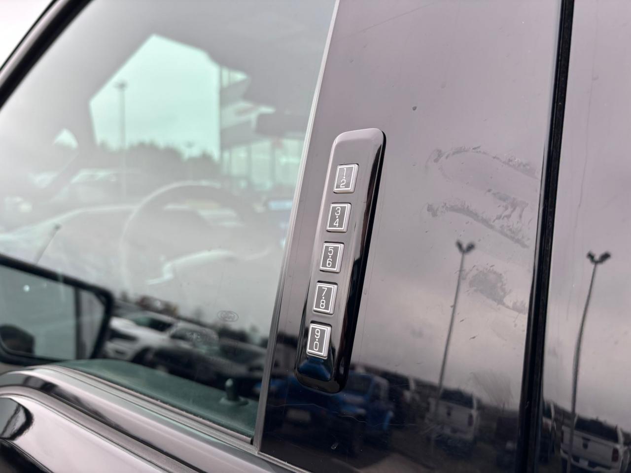 FORD F150 Lightning Lariat Extended-Range