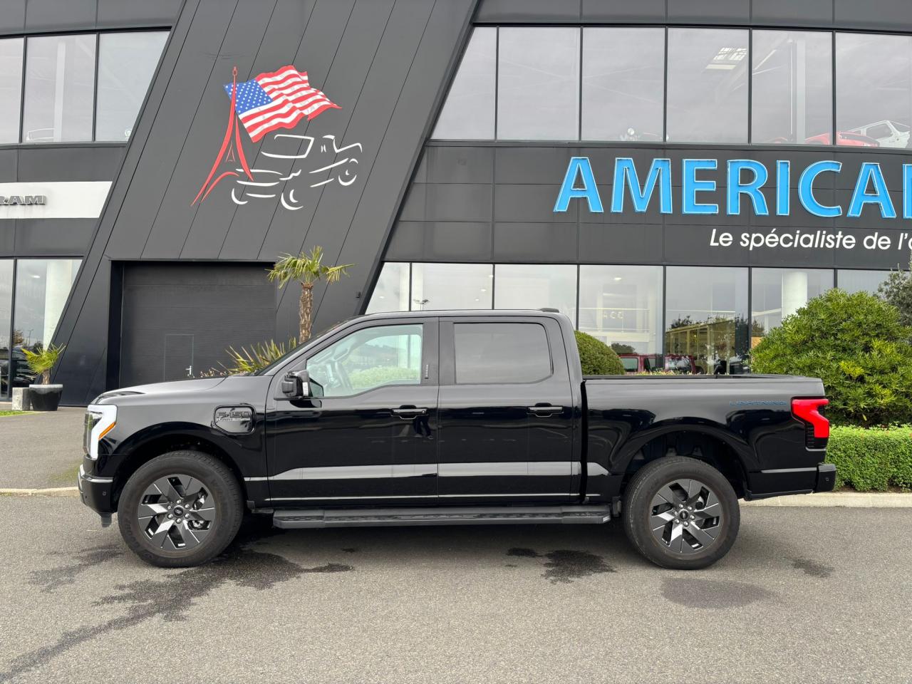 FORD F150 Lightning Lariat Extended-Range