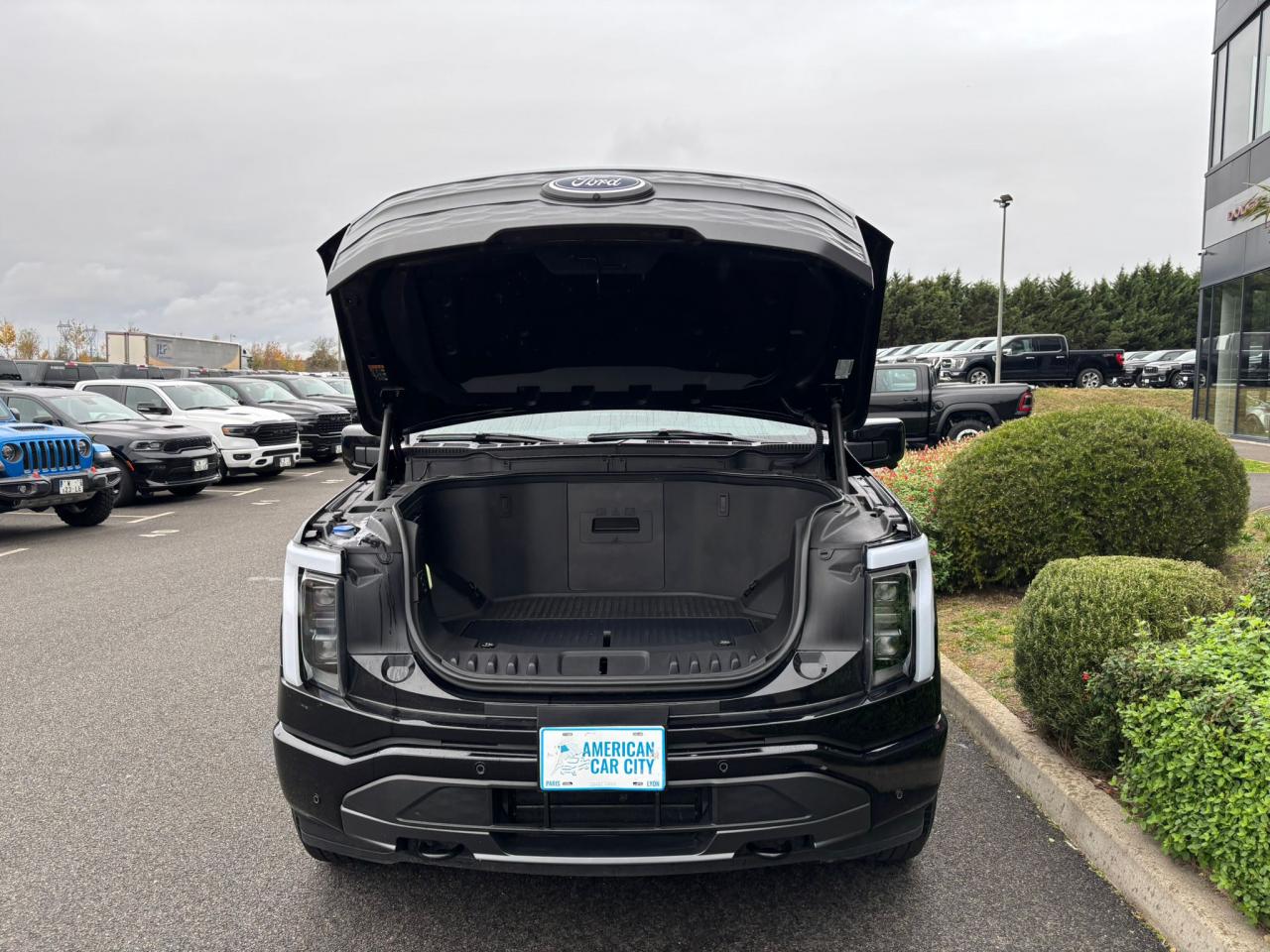 FORD F150 Lightning Lariat Extended-Range