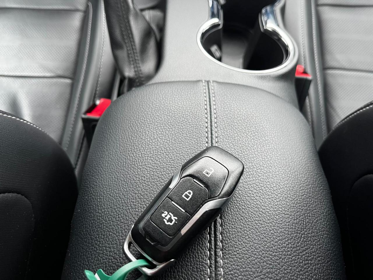 FORD MUSTANG GT FASTBACK V8 5.0L