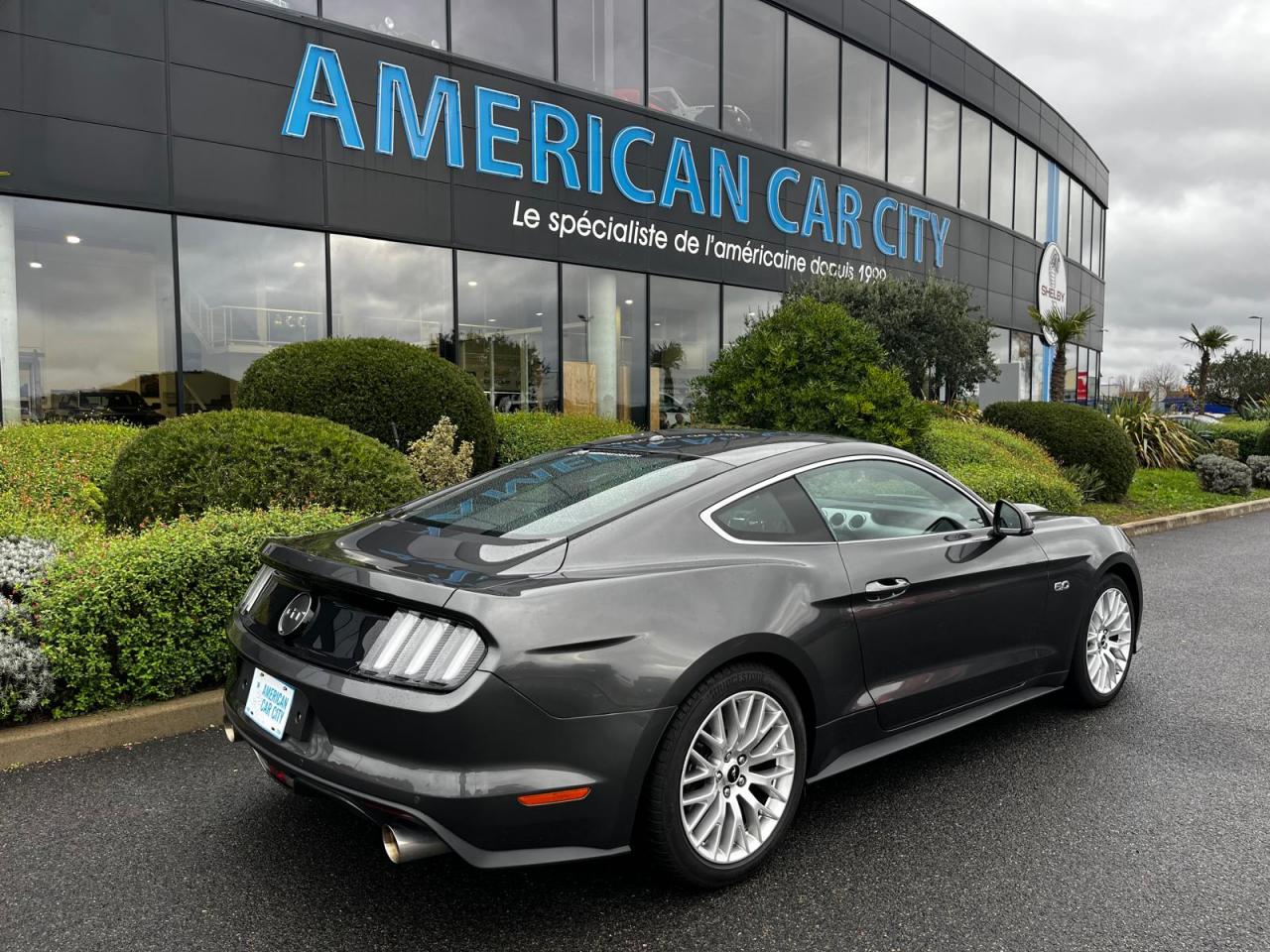 FORD MUSTANG GT FASTBACK V8 5.0L