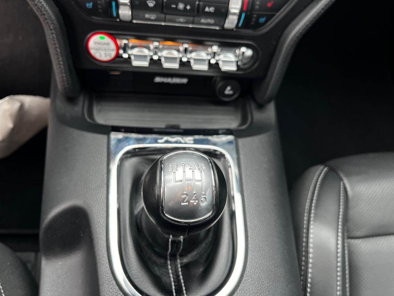 FORD MUSTANG GT FASTBACK V8 5.0L