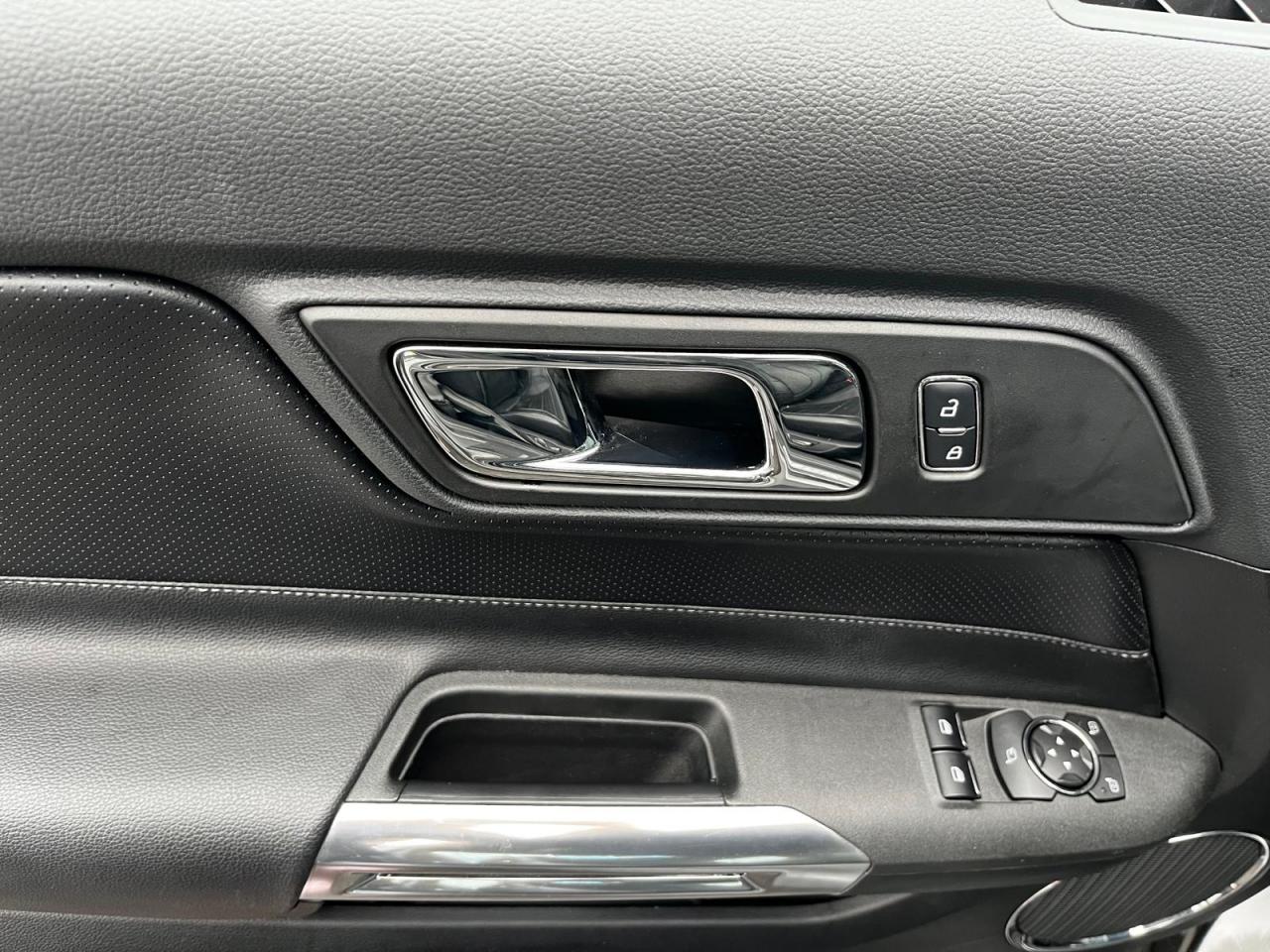 FORD MUSTANG GT FASTBACK V8 5.0L