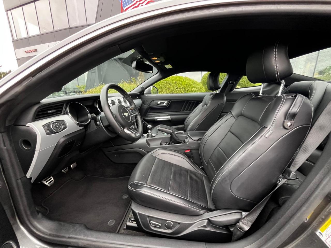 FORD MUSTANG GT FASTBACK V8 5.0L