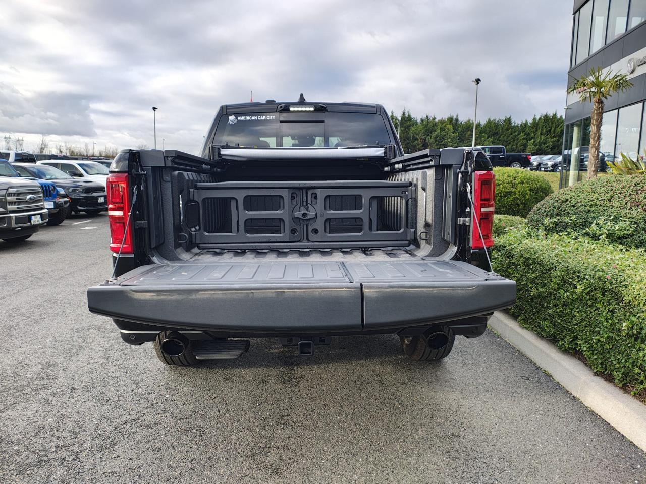 DODGE RAM 1500 CREW LIMITED NIGHT EDITION RAMBOX HAYON MULTI