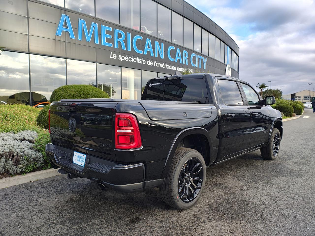 DODGE RAM 1500 CREW LIMITED NIGHT EDITION RAMBOX HAYON MULTI
