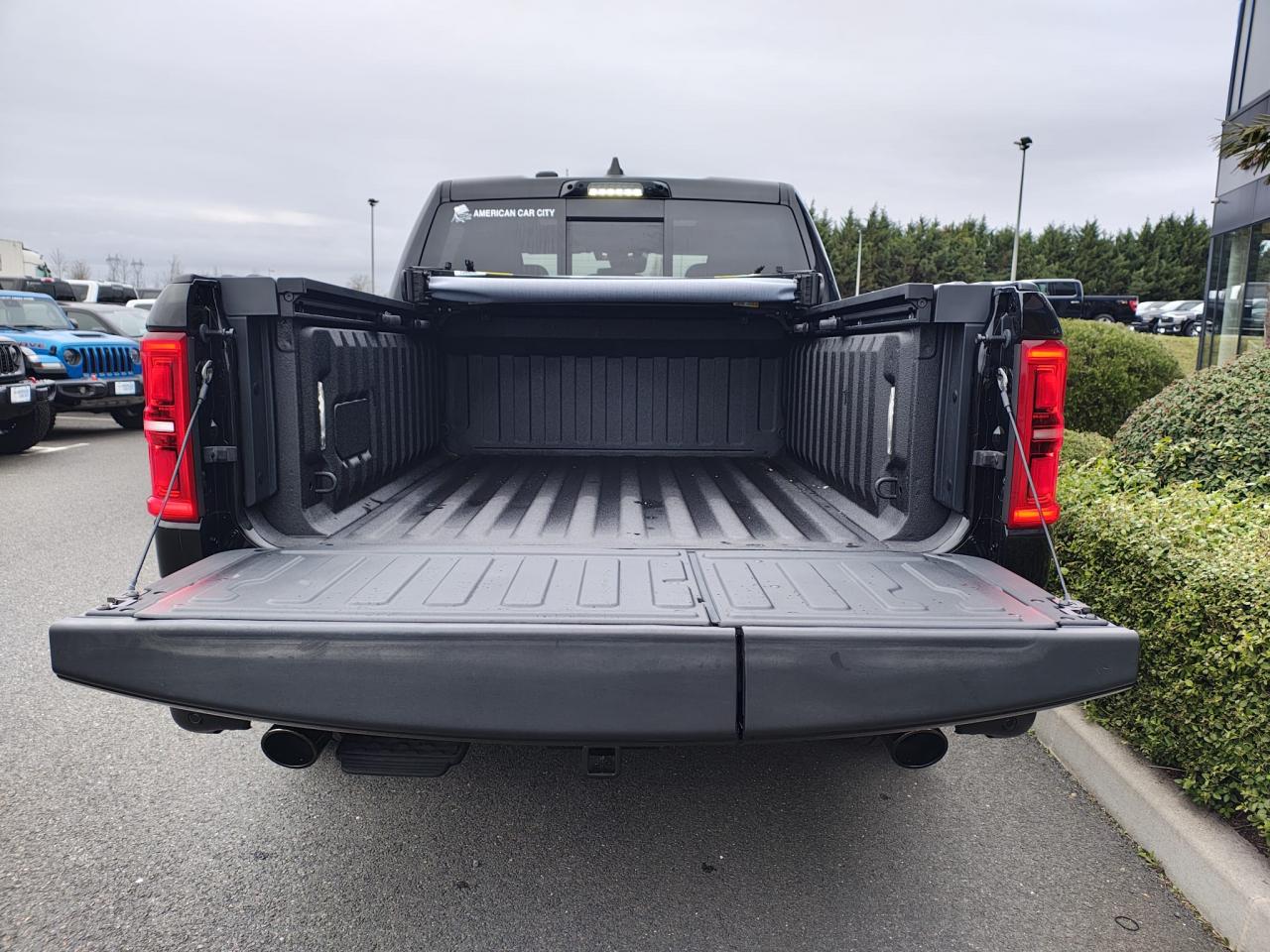 DODGE RAM 1500 CREW LIMITED NIGHT EDITION RAMBOX HAYON MULTI