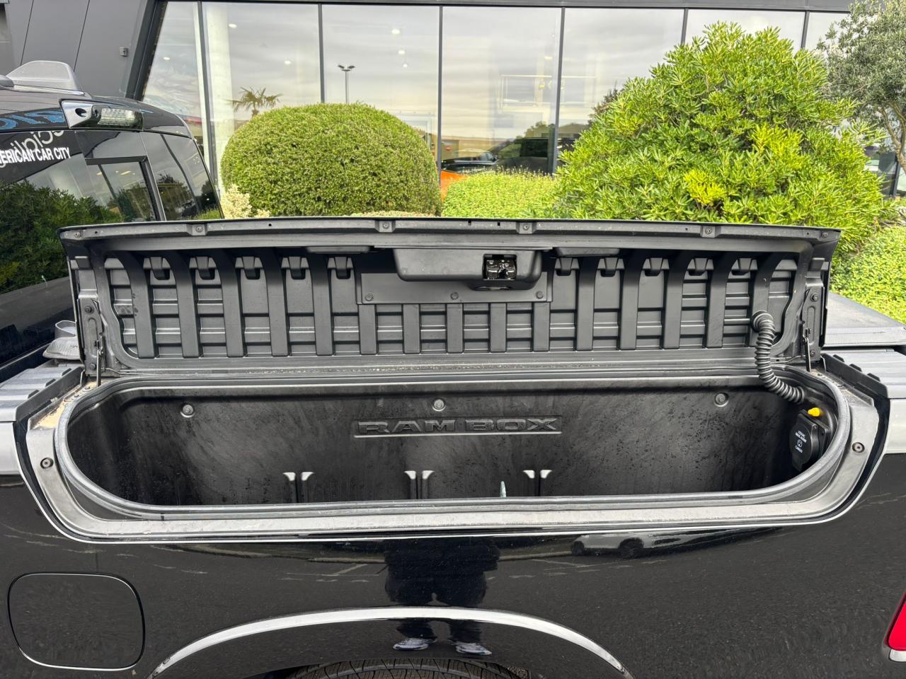 DODGE RAM 1500 CREW LIMITED NIGHT EDITION RAMBOX HAYON MULTI