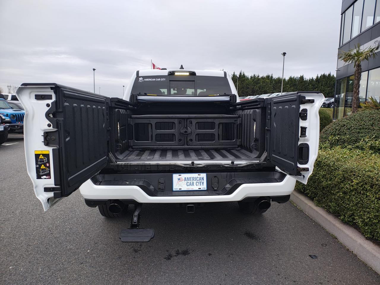 DODGE RAM 1500 CREW LIMITED NIGHT EDITION RAMBOX HAYON MULTI