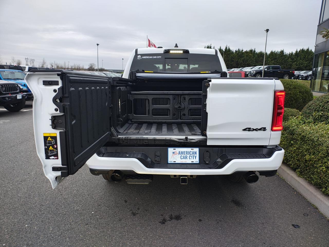 DODGE RAM 1500 CREW LIMITED NIGHT EDITION RAMBOX HAYON MULTI