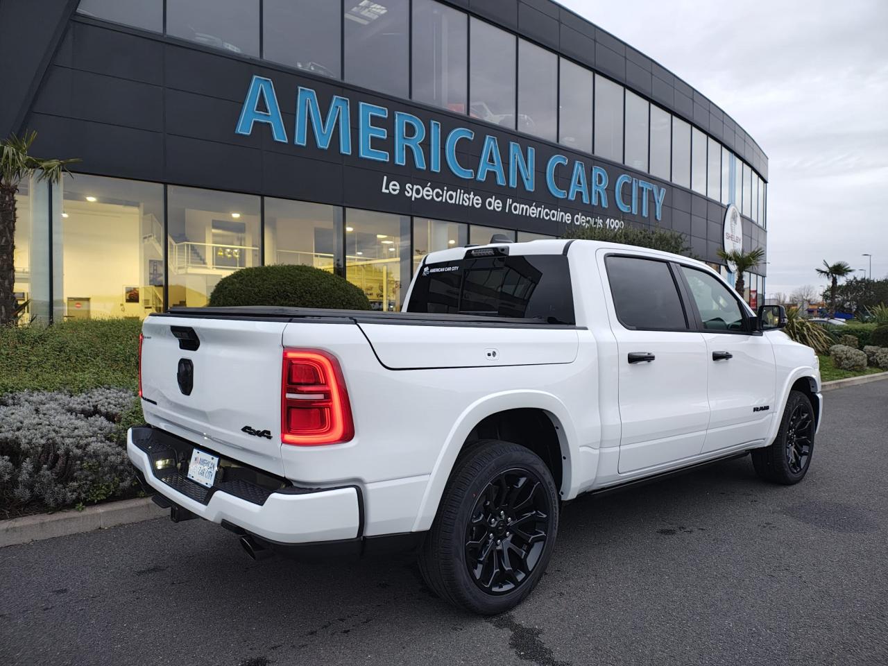 DODGE RAM 1500 CREW LIMITED NIGHT EDITION RAMBOX HAYON MULTI