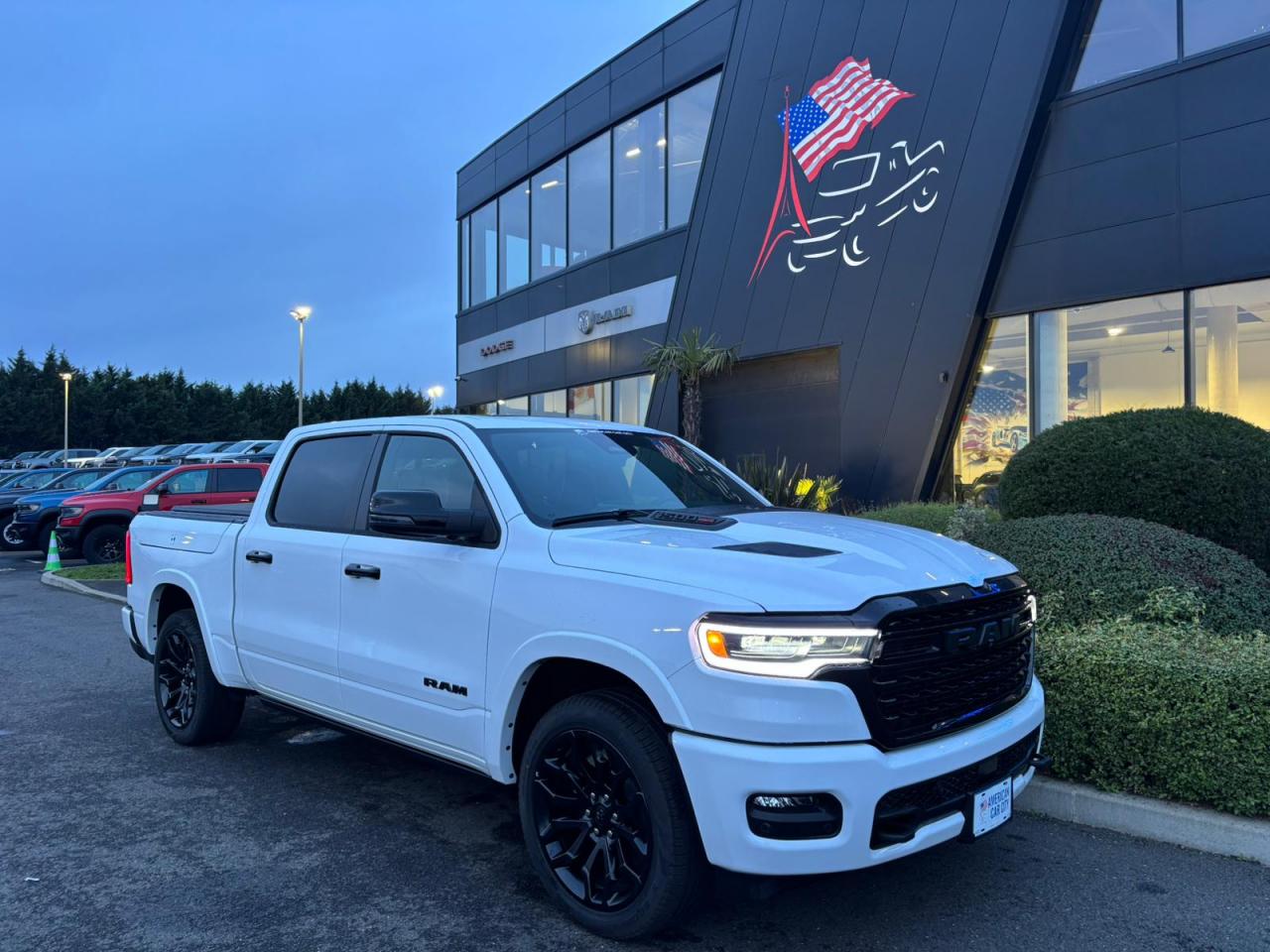 DODGE RAM 1500 CREW LIMITED NIGHT EDITION RAMBOX HAYON MULTI 2025