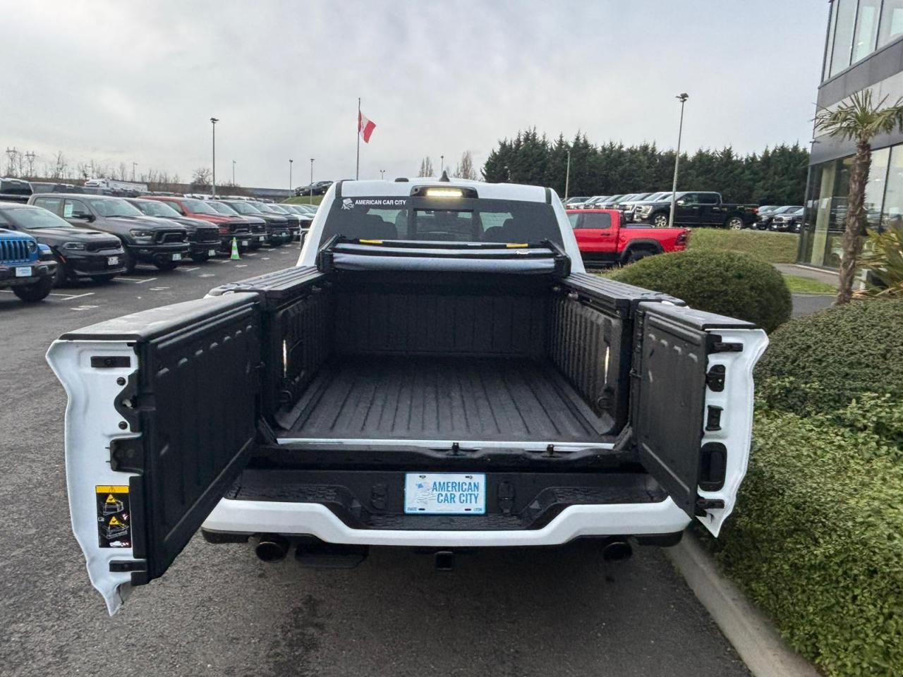 DODGE RAM 1500 CREW LIMITED NIGHT EDITION RAMBOX HAYON MULTI 2025