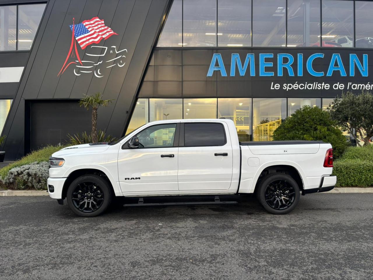 DODGE RAM 1500 CREW LIMITED NIGHT EDITION RAMBOX HAYON MULTI 2025