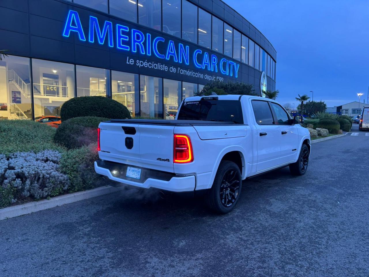 DODGE RAM 1500 CREW LIMITED NIGHT EDITION RAMBOX HAYON MULTI 2025