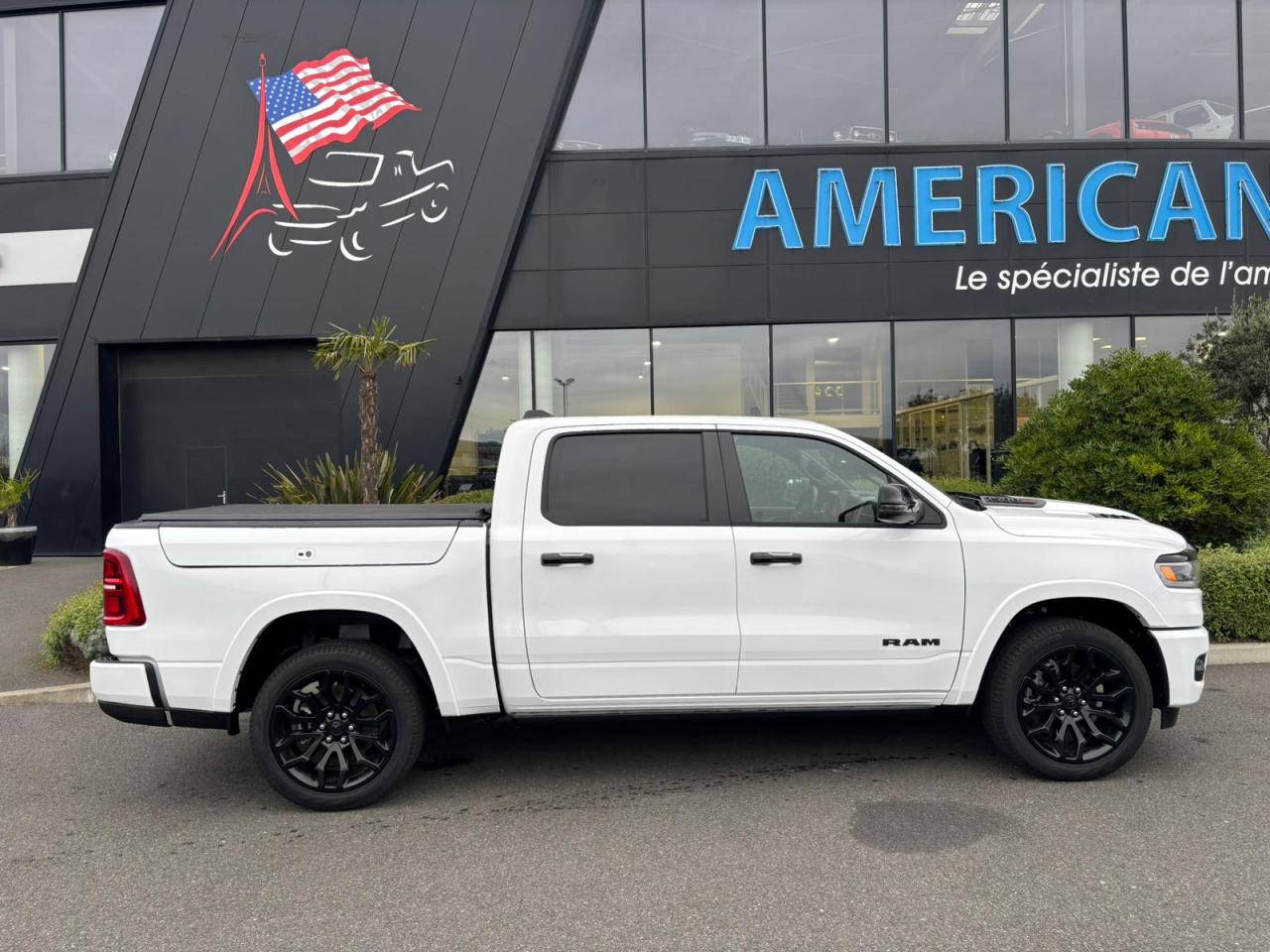 DODGE RAM 1500 CREW LIMITED NIGHT EDITION RAMBOX HAYON MULTI 2025