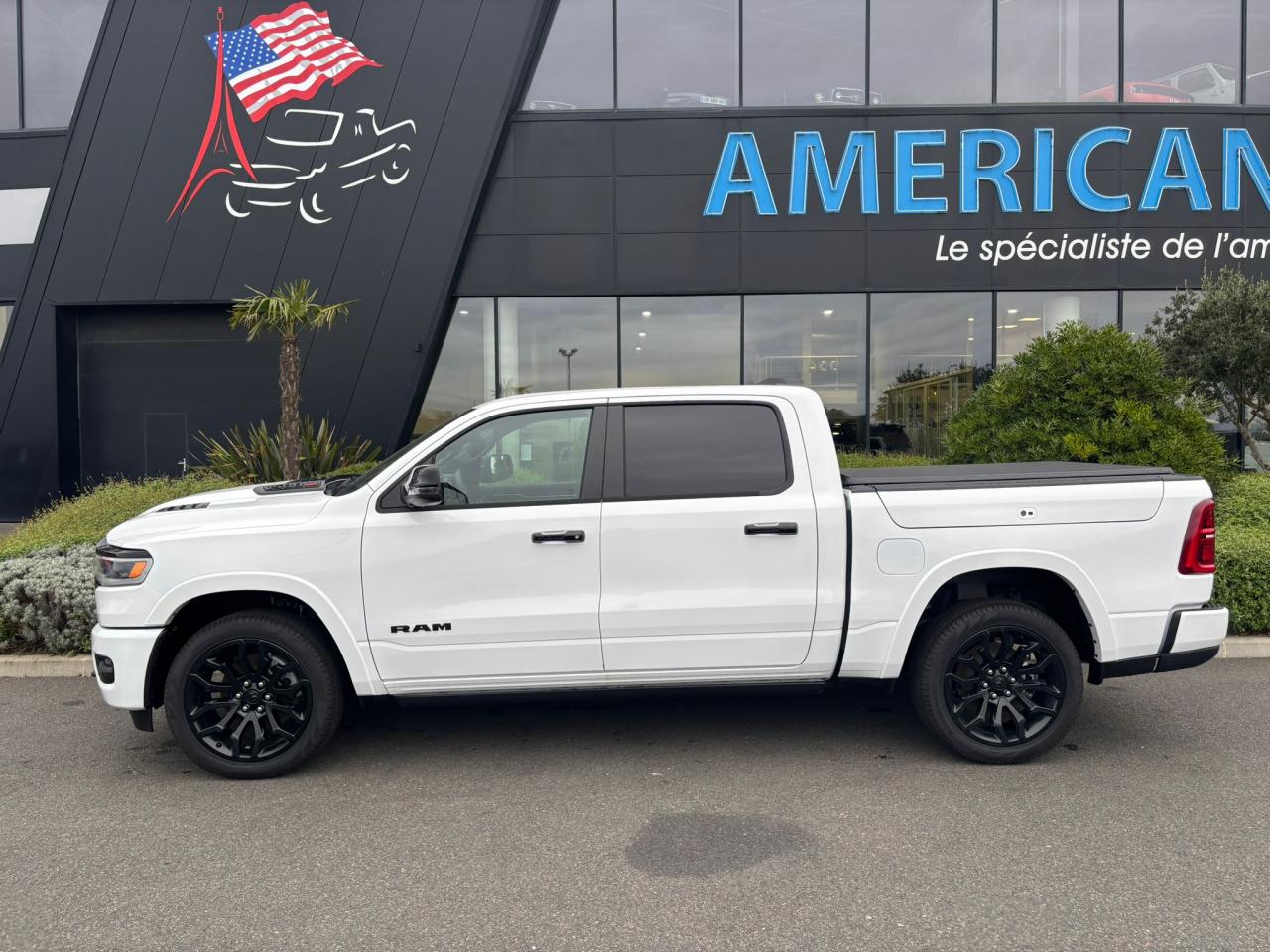 DODGE RAM 1500 CREW LIMITED NIGHT EDITION RAMBOX HAYON MULTI 2025