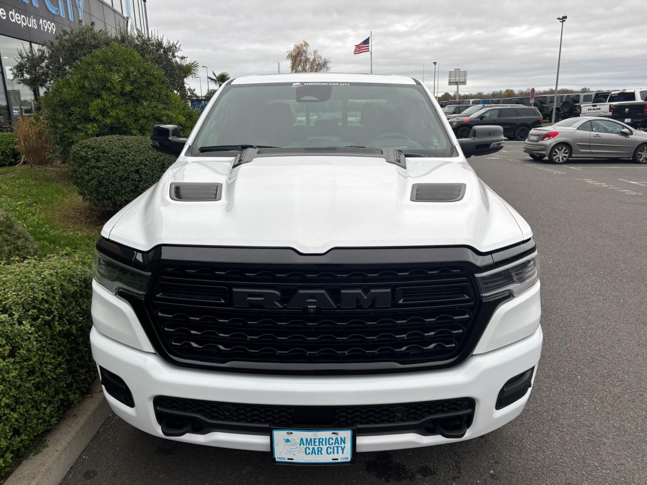 DODGE RAM 1500 CREW LIMITED NIGHT EDITION RAMBOX HAYON MULTI 2025