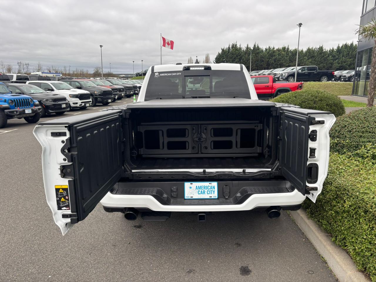 DODGE RAM 1500 CREW LIMITED NIGHT EDITION RAMBOX HAYON MULTI 2025