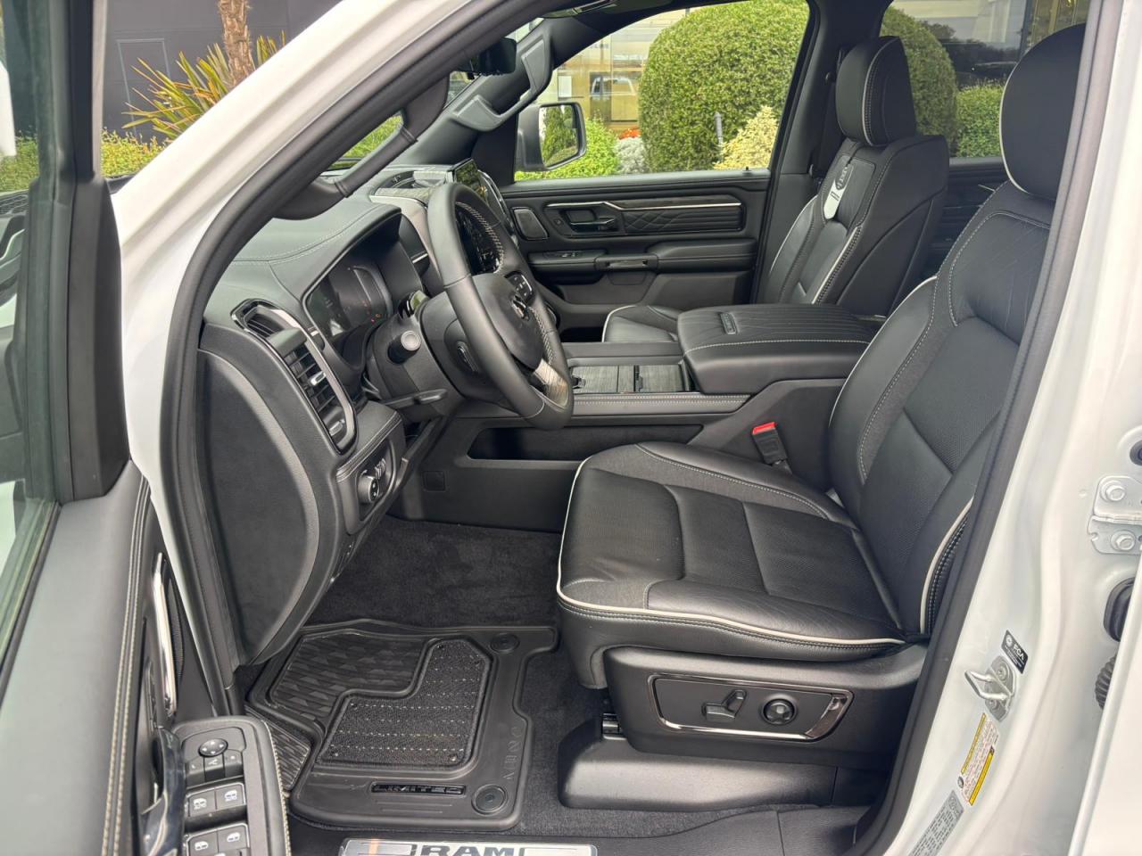 DODGE RAM 1500 CREW LIMITED NIGHT EDITION RAMBOX HAYON MULTI 2025