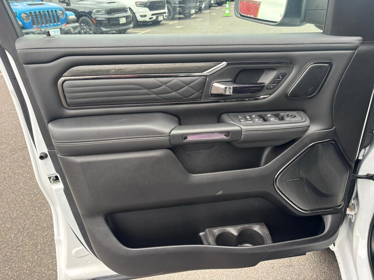 DODGE RAM 1500 CREW LIMITED NIGHT EDITION RAMBOX HAYON MULTI 2025