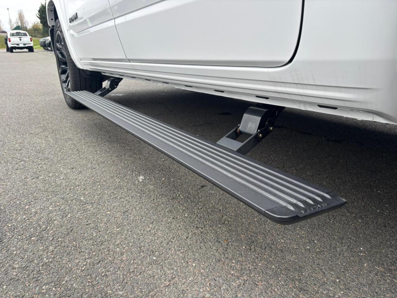 DODGE RAM 1500 CREW LIMITED NIGHT EDITION RAMBOX HAYON MULTI 2025