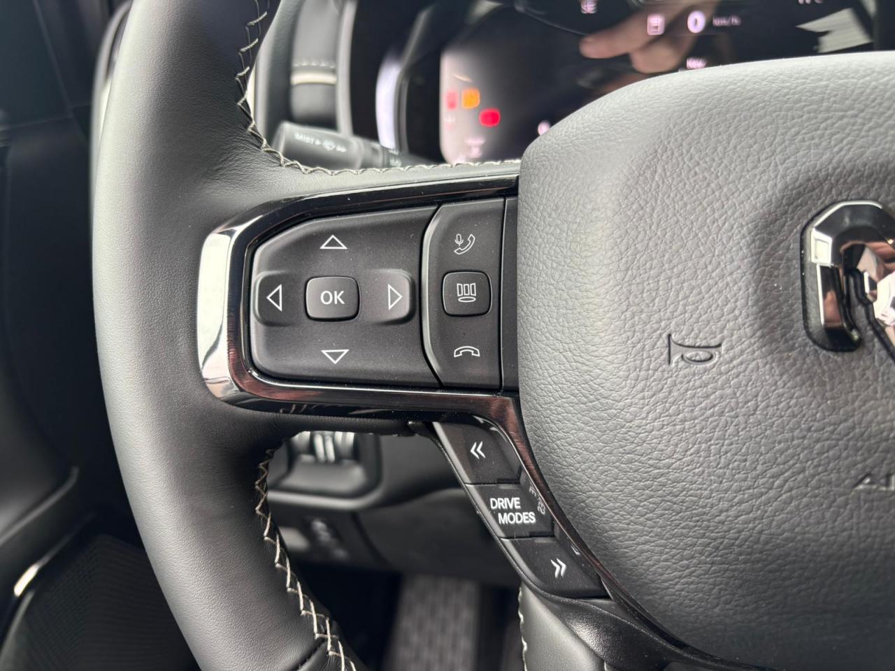 DODGE RAM 1500 CREW LIMITED NIGHT EDITION RAMBOX HAYON MULTI 2025