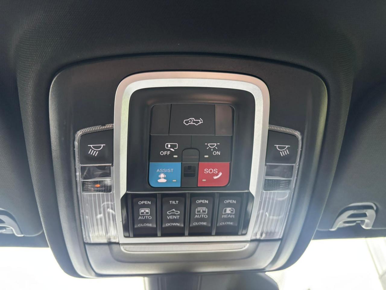 DODGE RAM 1500 CREW LIMITED NIGHT EDITION RAMBOX HAYON MULTI 2025