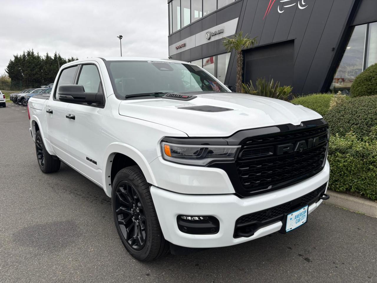 DODGE RAM 1500 CREW LIMITED NIGHT EDITION RAMBOX HAYON MULTI 2025