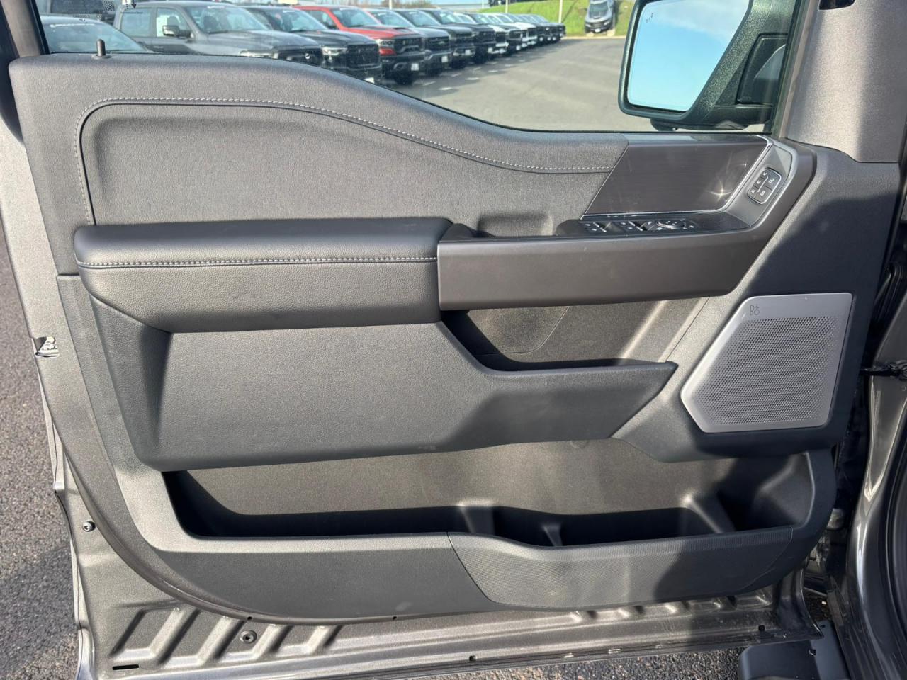FORD F150 Supercrew LARIAT Black Package V8 5.0L