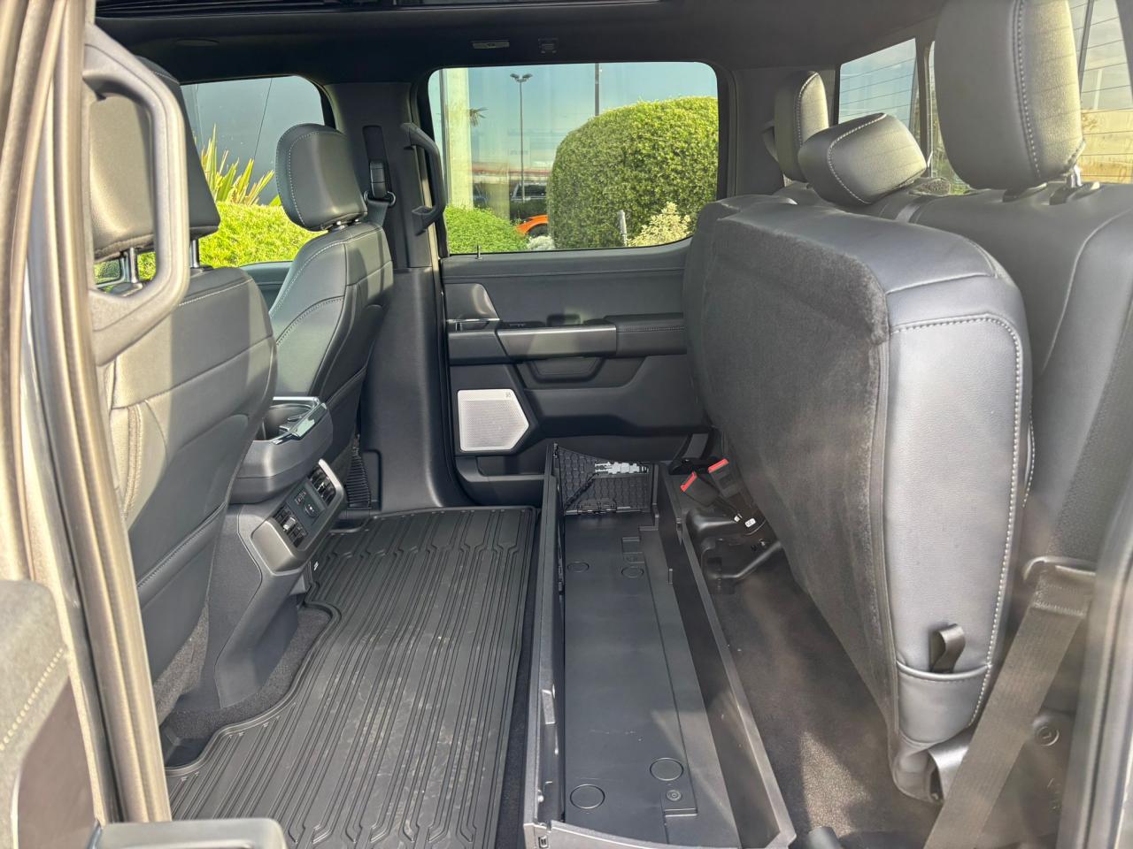 FORD F150 Supercrew LARIAT Black Package V8 5.0L