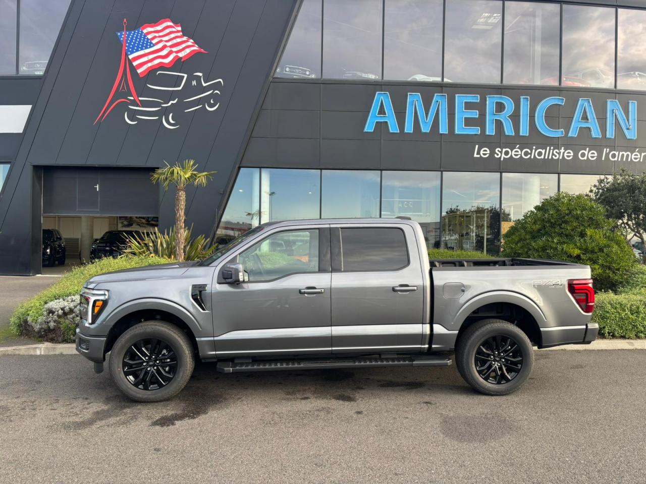 FORD F150 Supercrew LARIAT Black Package V8 5.0L