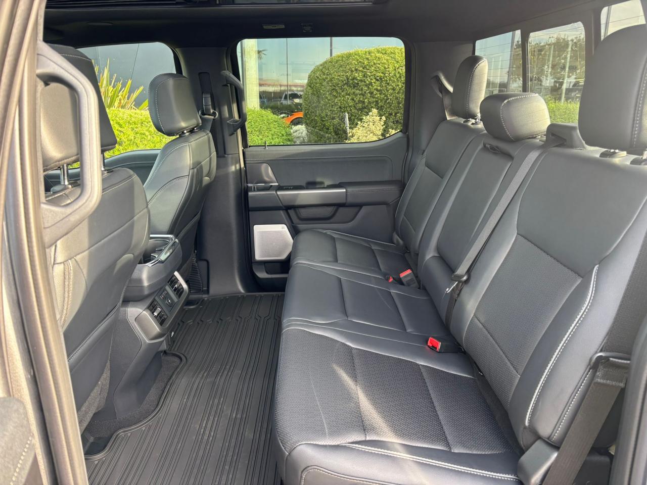 FORD F150 Supercrew LARIAT Black Package V8 5.0L