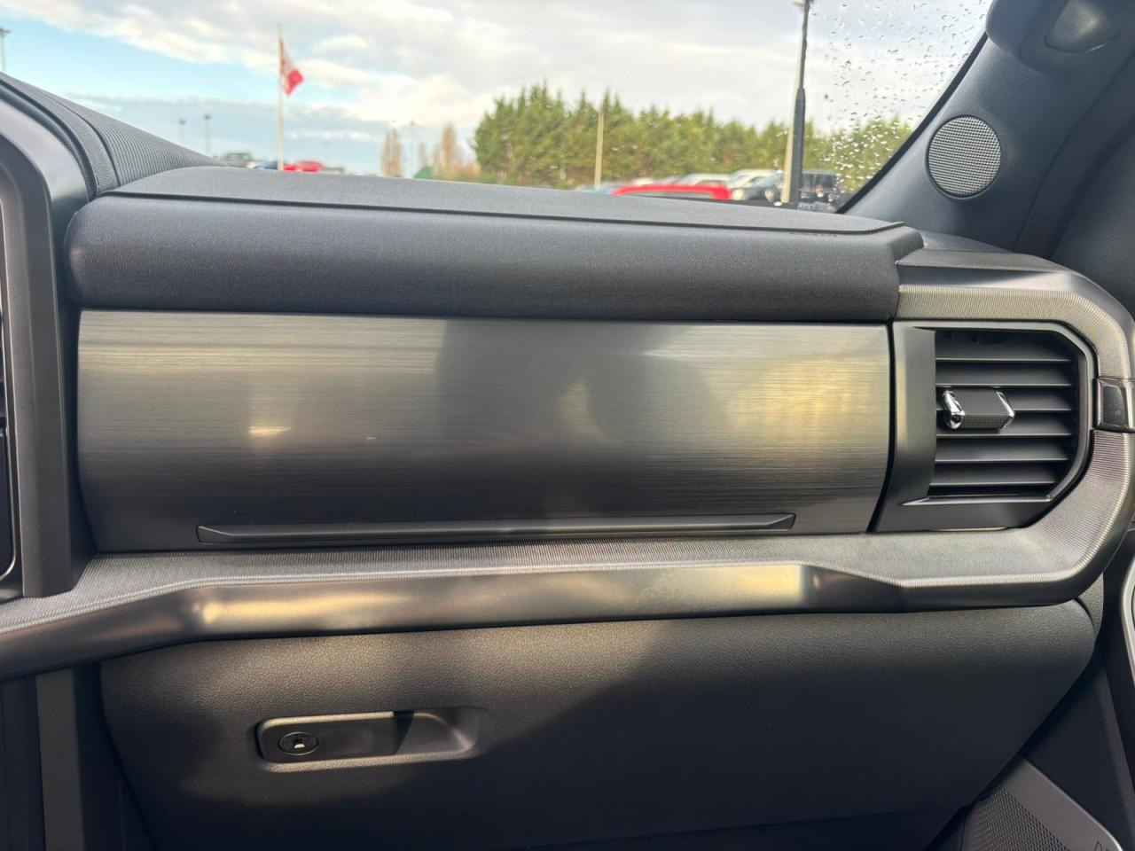FORD F150 Supercrew LARIAT Black Package V8 5.0L