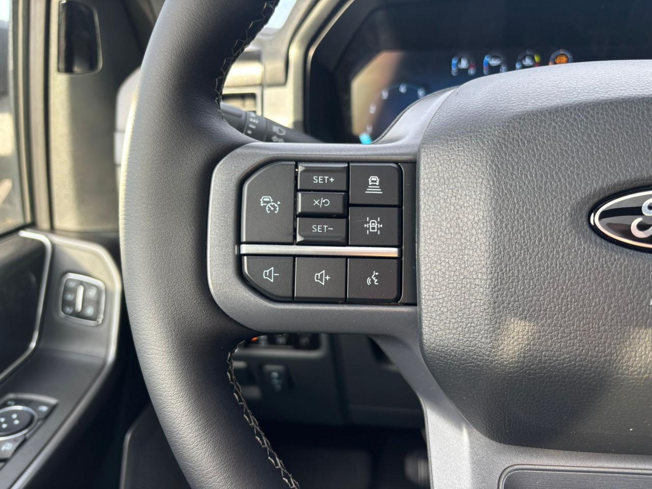 FORD F150 Supercrew LARIAT Black Package V8 5.0L