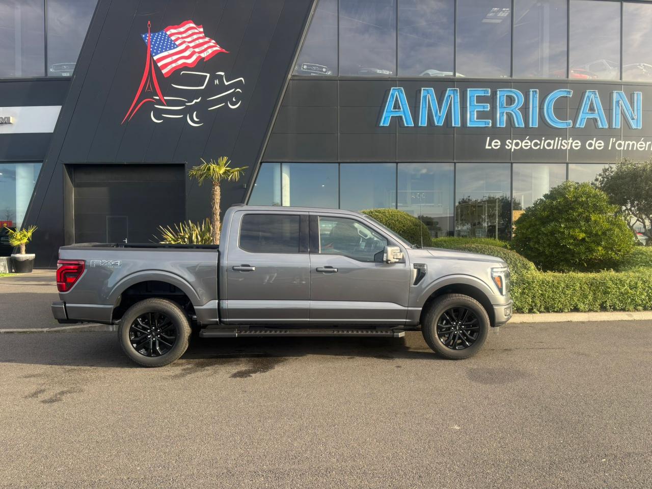 FORD F150 Supercrew LARIAT Black Package V8 5.0L