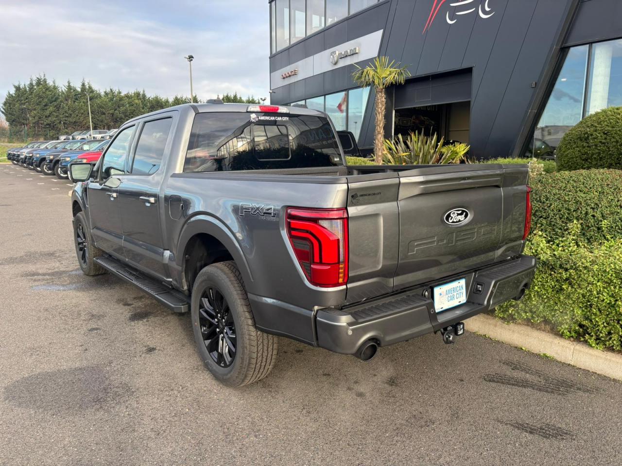 FORD F150 Supercrew LARIAT Black Package V8 5.0L