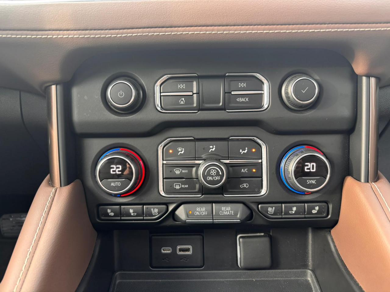 CHEVROLET SUBURBAN HIGH COUNTRY 4x4 V8 6.2L CTTE FOURGON