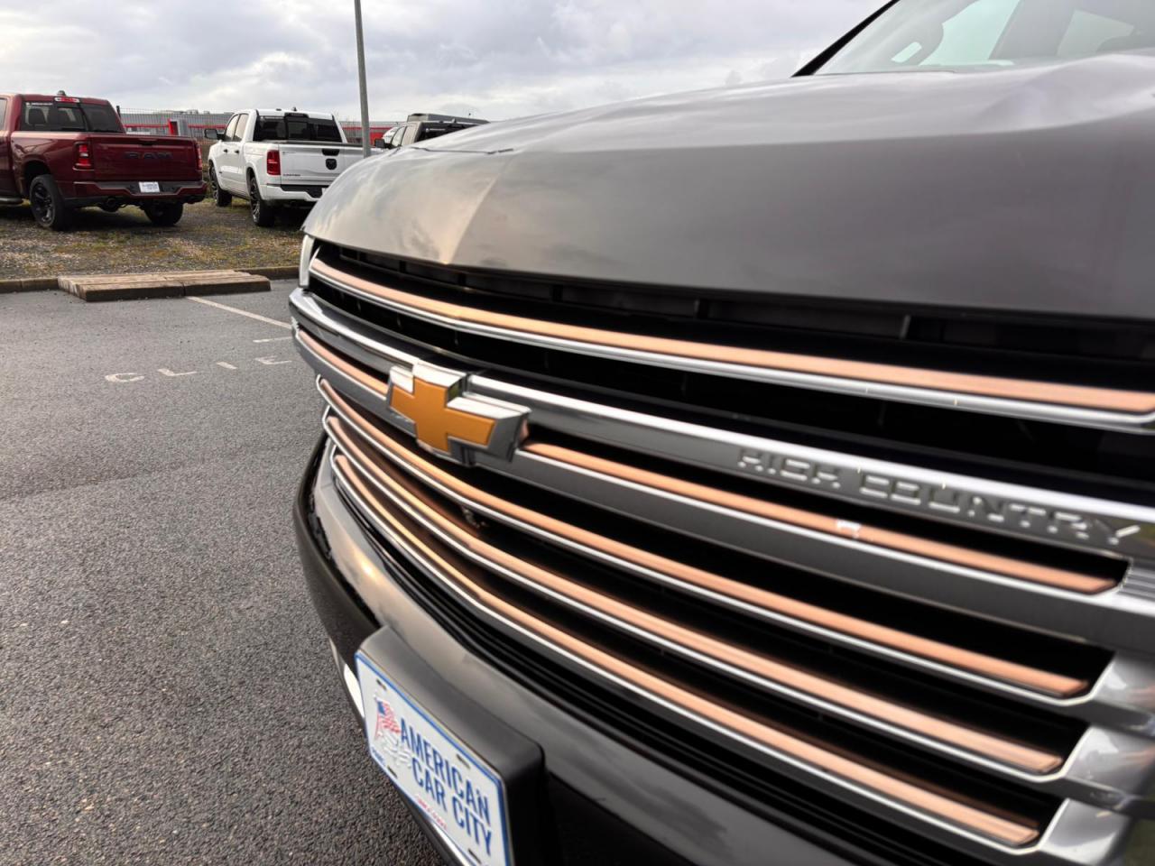 CHEVROLET SUBURBAN HIGH COUNTRY 4x4 V8 6.2L CTTE FOURGON